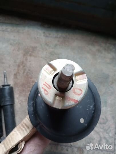 Стойка передняя правая на ваз-2108