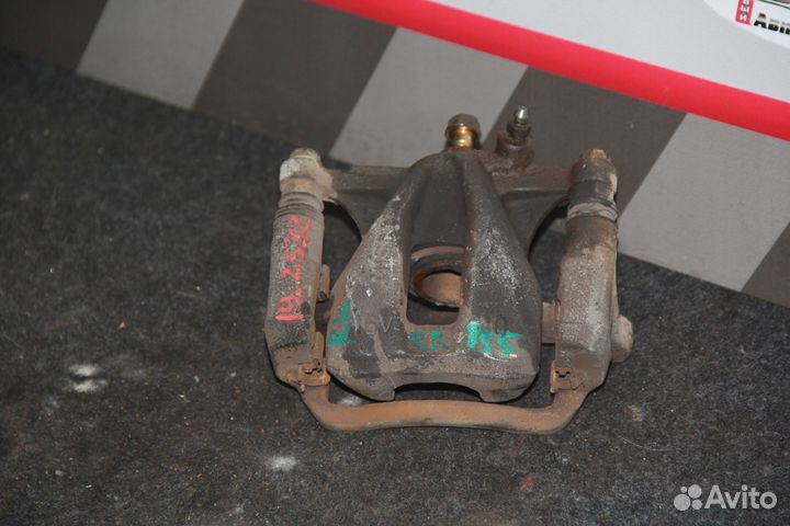 Суппорт зад право c Toyota Crown JZS151 1JZ-GE