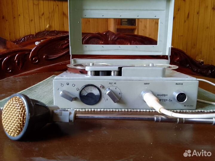 Магнитофон катушечный репортёрский