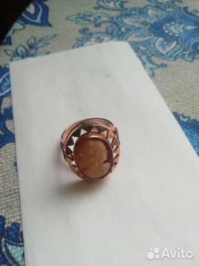 Кулон-камеч и перстень золотой