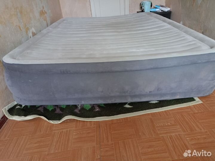 Надувной матрас двухспальный с насосом