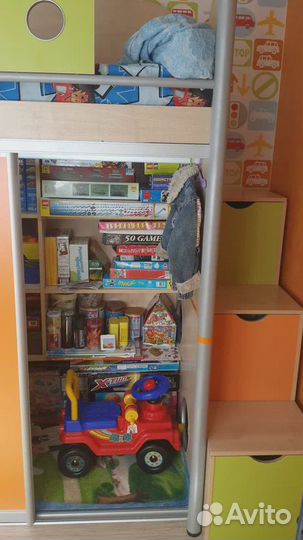 Детская мебель - кровать, шкаф, полки, стол