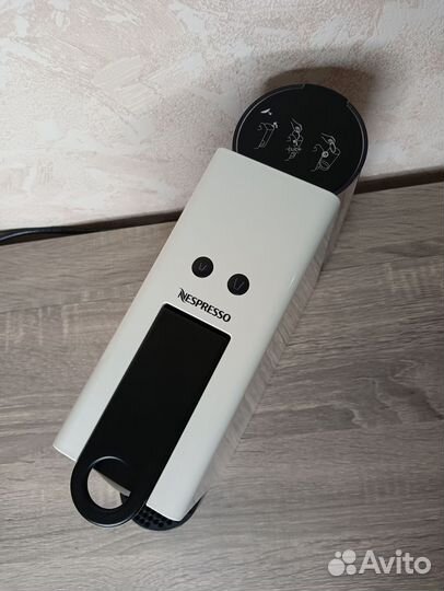Капсульная кофемашина Nespresso essenza mini c30