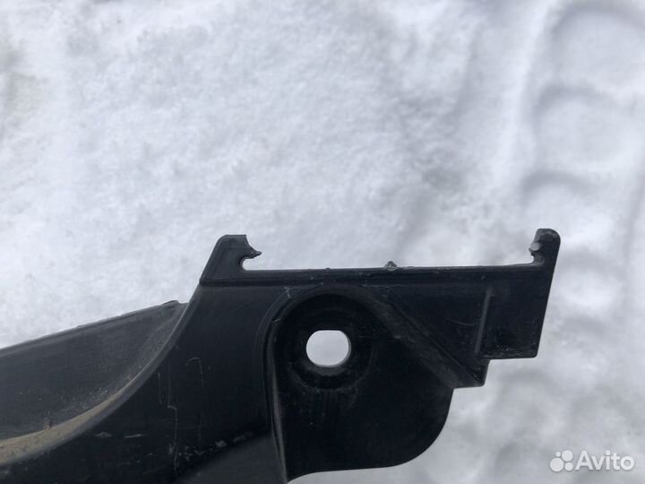 Кронштейн крепления порога BMW 550i F10 N63