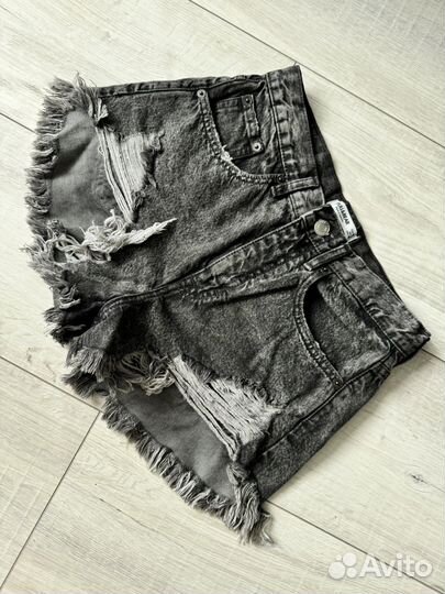 Шорты джинсовые pull&bear 28