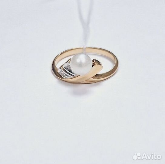 Кольцо с синтетическим камнем Золото