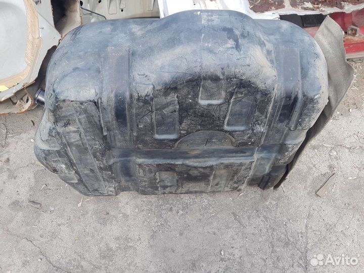 Бензобак honda civic 4D