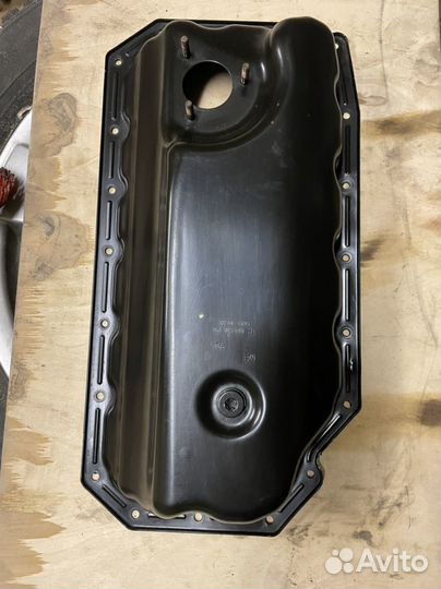 Масляный поддон двигателя 06E103600H