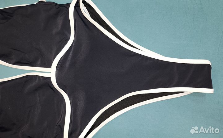 Купальник слитный новый 42 в отпуск