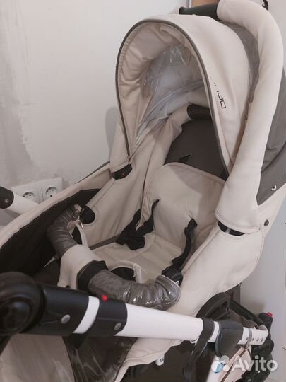 Коляска 3 в 1 с автолюлькой