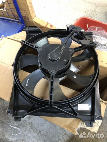 Вентилятор охлаждения радиатора Kia Rio ll JB
