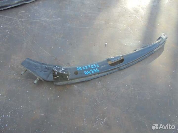 Ресничка правая Toyota Celica ZZT231 2ZZ-GE