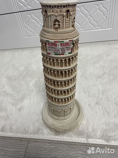 Статуэтка Пизанской башни привезли из Италии