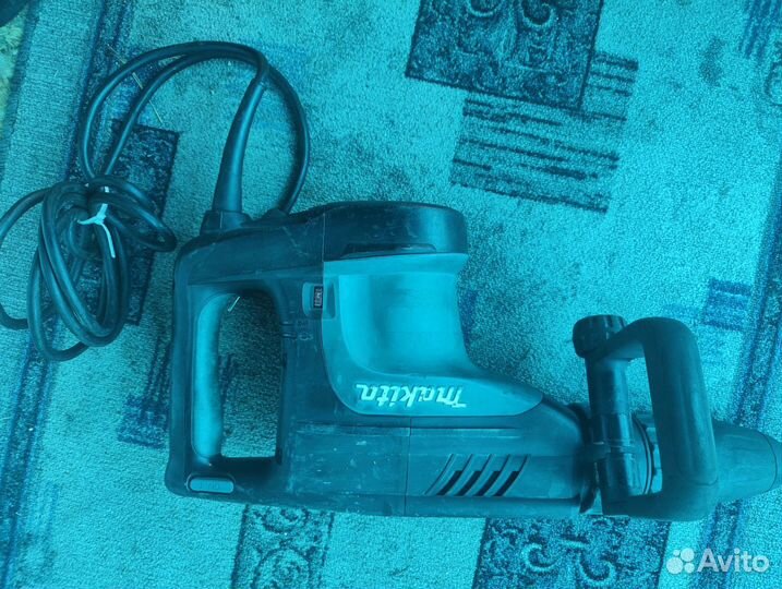 Отбойный молоток Makita HM1203C