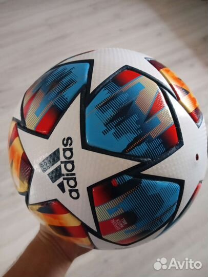 Футбольный мяч