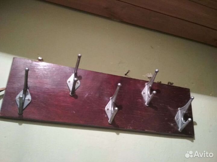 Вешалки в прихожую