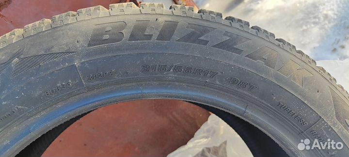Bridgestone Blizzak Spike-02 215/55 R17 98T