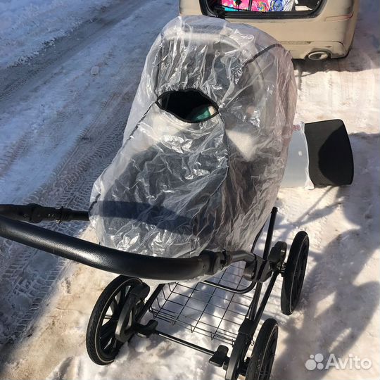 Прогулочная коляска с надувными колесами люлька