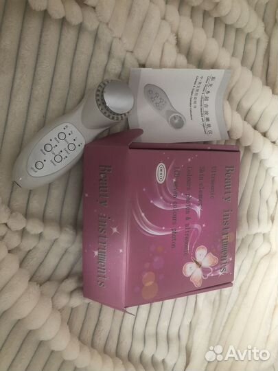 Массажер для лица ультразвуковой со светотерапией