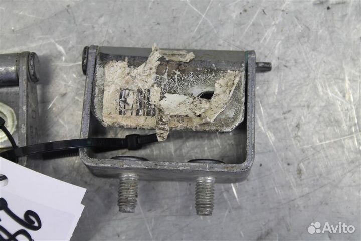 Петли крышки багажника Nissan Qashqai J10