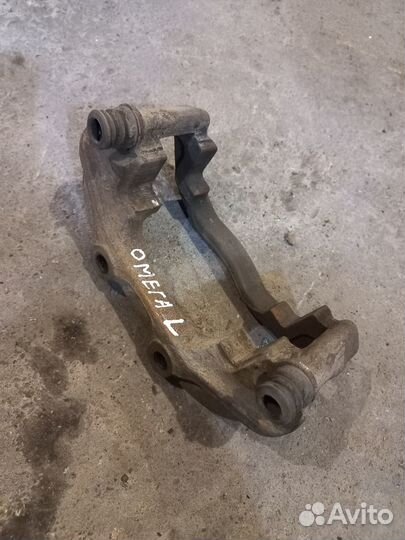 Скоба Тормозного Суппорта Опель Омега Б Левая