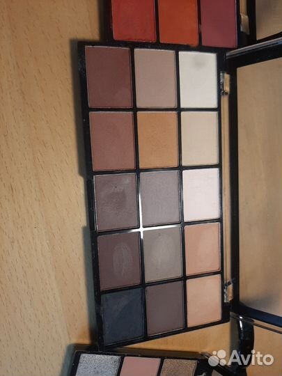 Тени для век