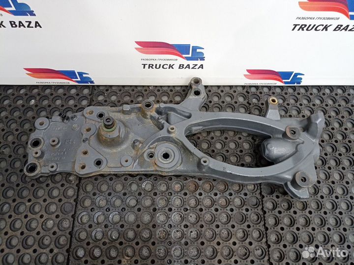 Кронштейн буксировочный правый Daf XF106