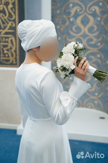 Платье на никах 46