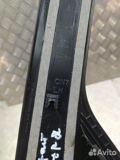 Накладка двери задняя левая Hyundai Elantra