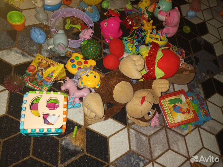 Корзина с игрушками