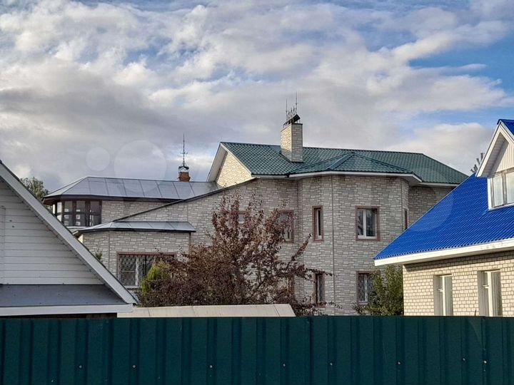 Коттедж 400 м² на участке 14 сот.