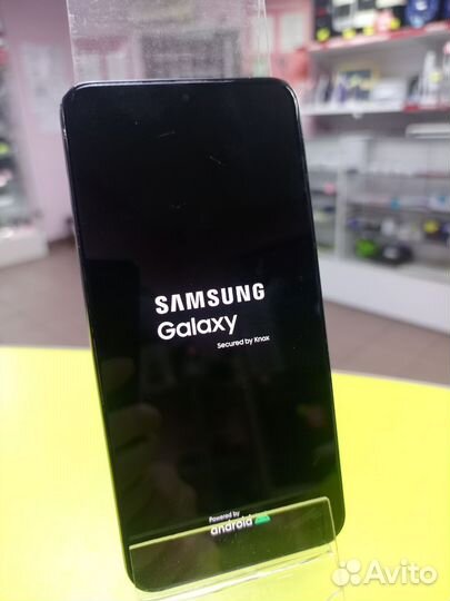 Samsung Galaxy S22, 8/128 ГБ