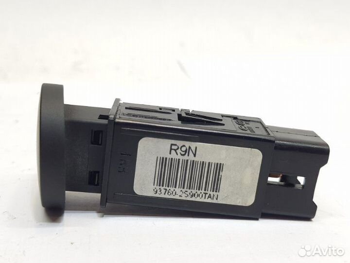 Кнопка обогрева стекла Hyundai Ix35 LM 1.6 G4FD