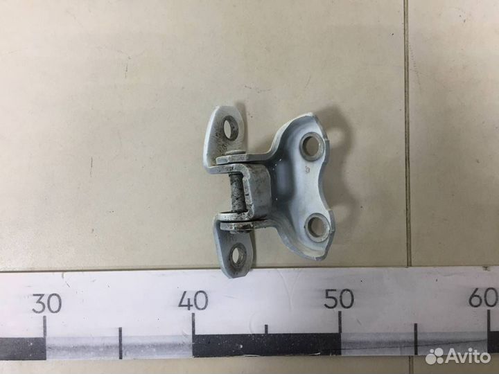 Петля двери передней правой нижняя Toyota Corolla