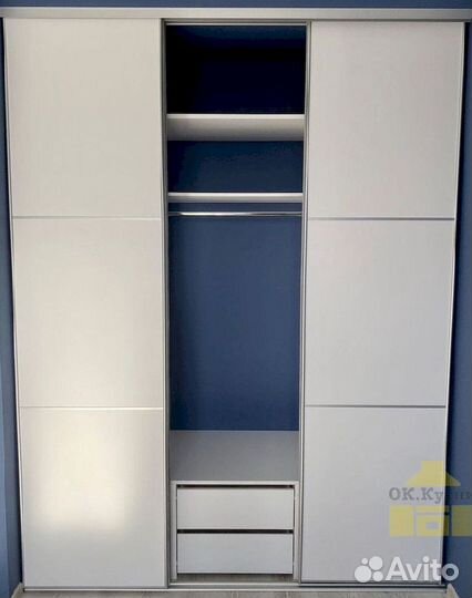 Книжный шкаф