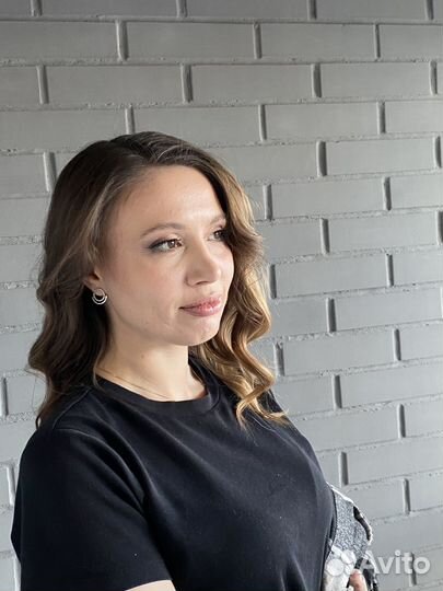 Визажист бровист