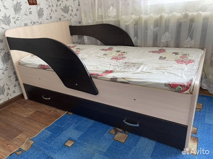 Кровать