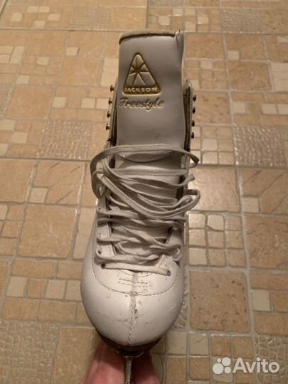 Фигурные коньки jackson