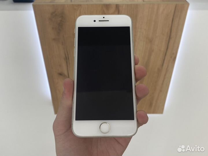 iPhone 8, 64 ГБ