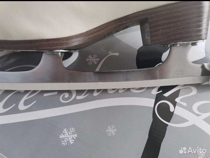 Коньки фигурные Mystique 39,38р