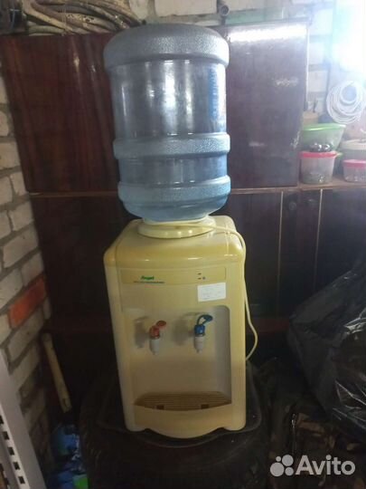 Кулер для воды напольный