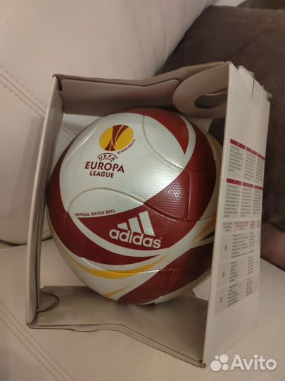 Футбольный мяч adidas