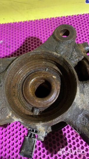 Кулак поворотный передний левый Volkswagen Transpo