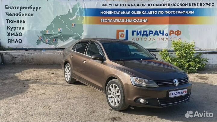 Блок кнопок в рулевое колесо Volkswagen Jetta (A6)