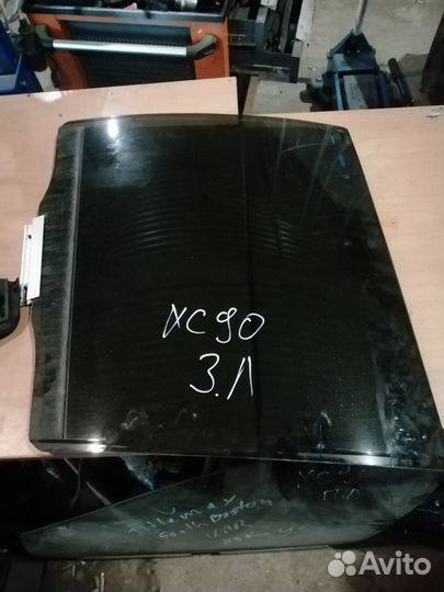 Стекло левое Вольво хс90 03-14