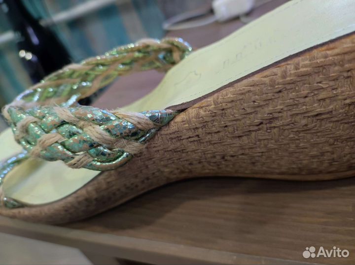 Босоножки женские