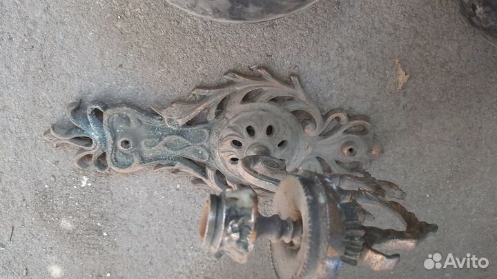 Бронзовый подсвечник настенный