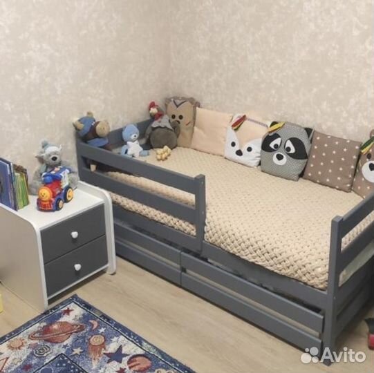 Детская кровать с ящиками из массива