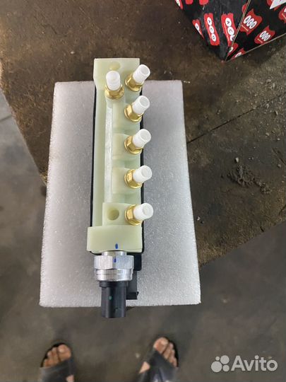 Блок клапанов пневмоподвески w220