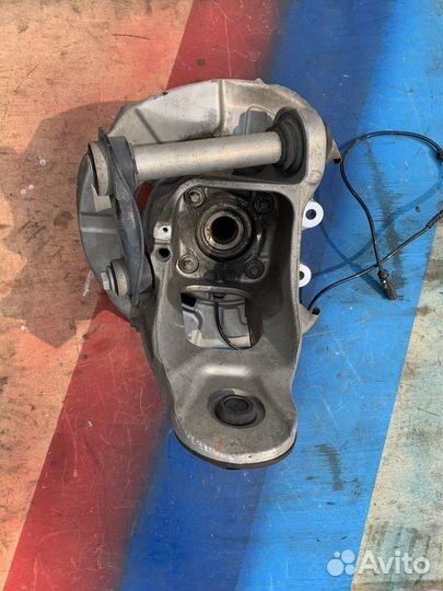 Кулак задний левый бмв bmw X5 X6 E70 F15